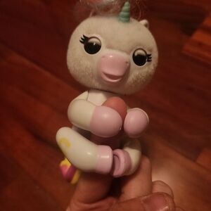 WowWee Fingerlings Baby Unicorn Gigi White 2016 Interactive Pet